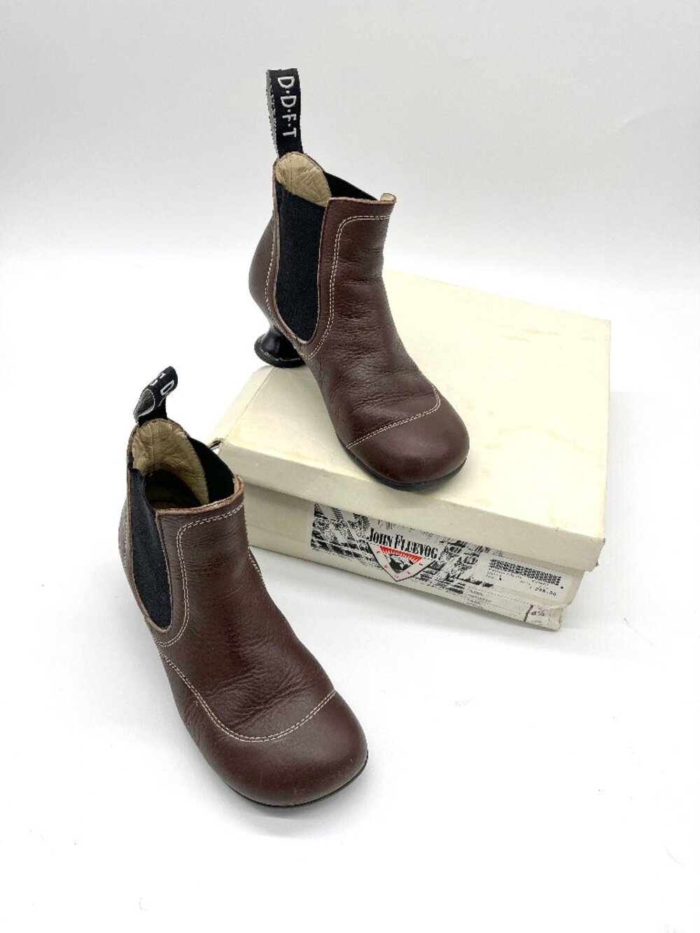 John Fluevog Minstrel Chelsea Boots Brown Leather Womens 8